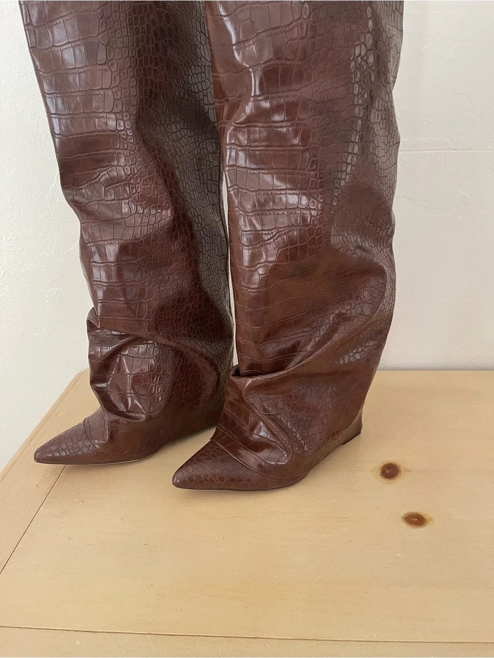 Women's Brown Croc-Embossed Pointed-Toe fold over Knee Boots size 7 fall